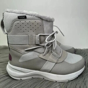 The North Face Womens Size 7 Gray Insulated Snow Boot